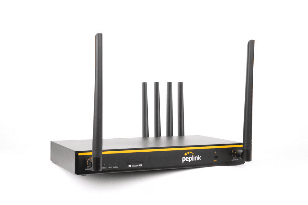 Peplink B One 5G router, front view with Wi-Fi and cellular antennas installed