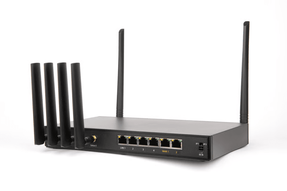 Peplink B One 5G router, rear view with antennas showing four LAN and two WAN ports