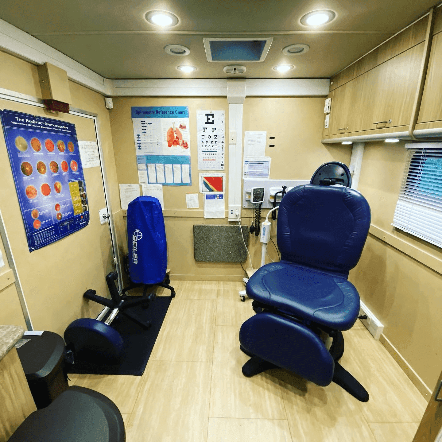 HD4 MBX router mounted in emergency vehicle for first responder connectivity