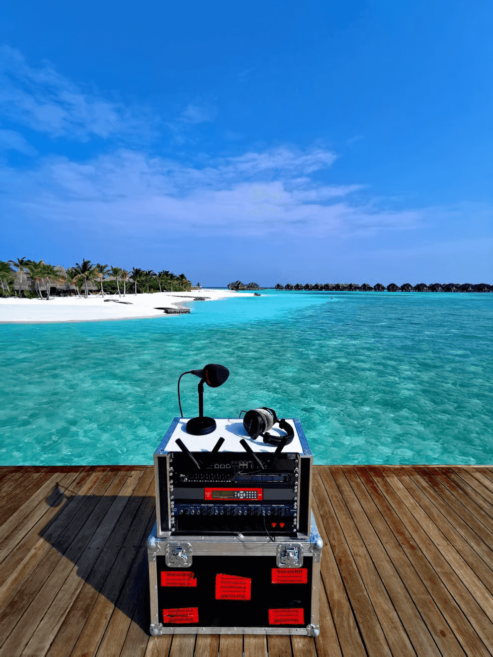 HD4 MBX router with external antennas mounted on vehicle rooftop
