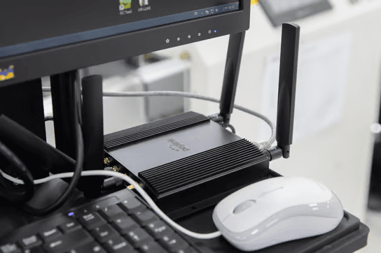 MAX BR1 Pro 5G angled view showcasing low-profile form factor