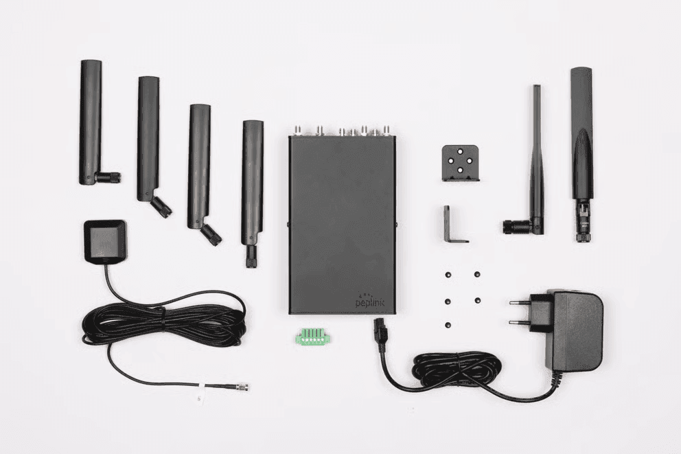 MAX Transit Duo Pro ports close-up