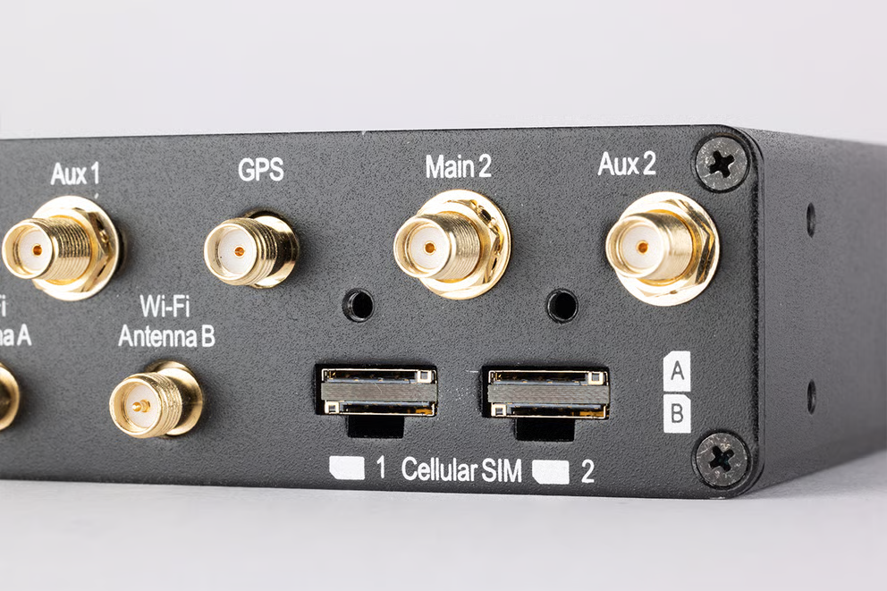 MAX Transit Duo Pro left SIM slot