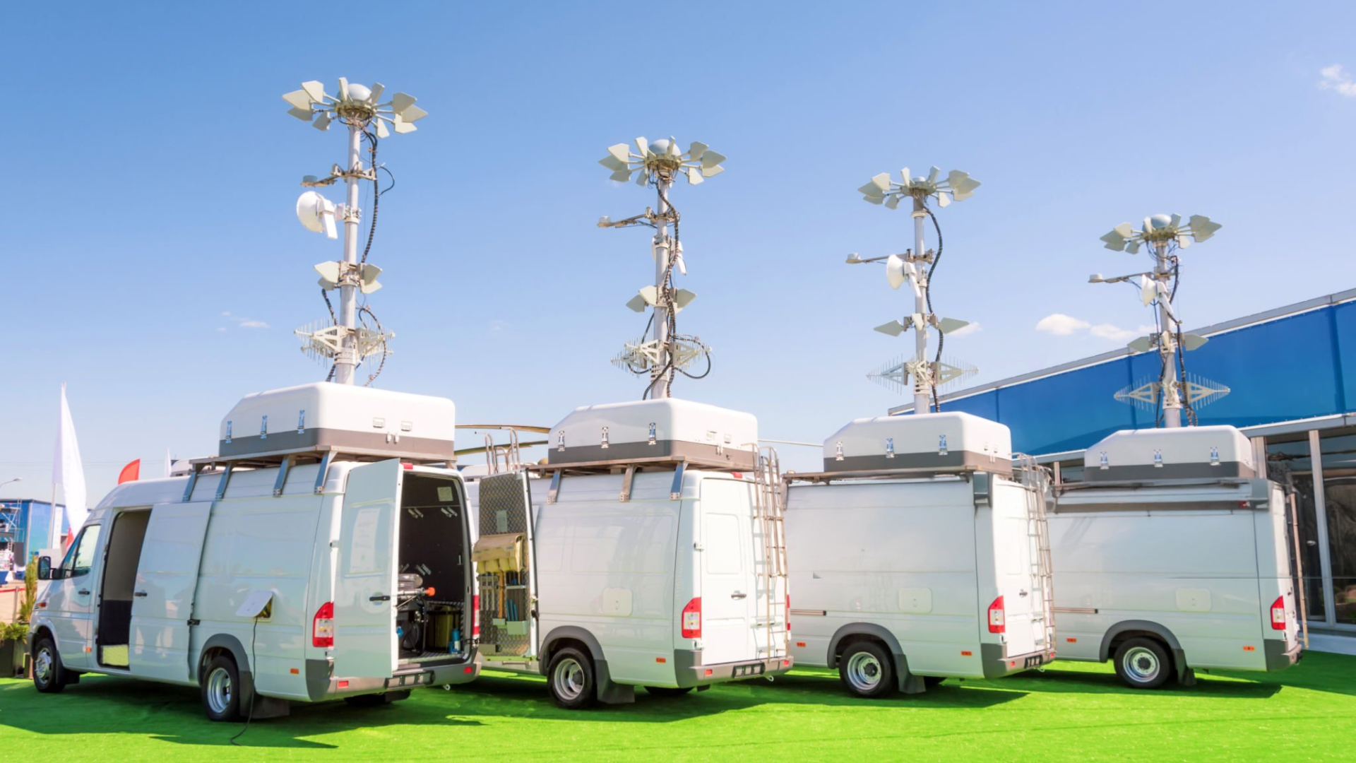 Telecom mobile service van demonstrating flexible multi-connection ISP integration
