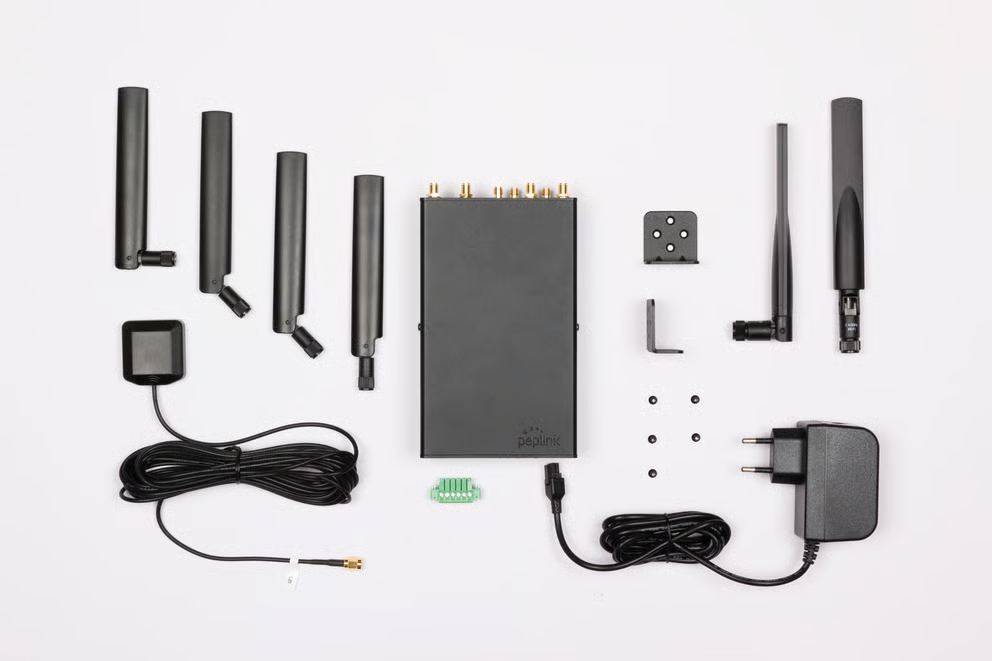 MAX Transit Duo Pro ports close-up