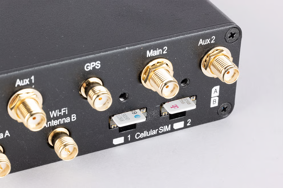 MAX Transit Duo Pro right SIM slot