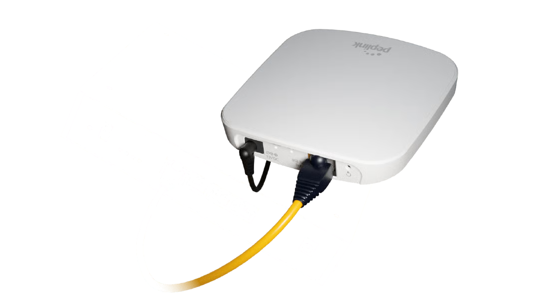 Simple plug-and-play installation diagram showing SpeedFusion Relay connecting to home router